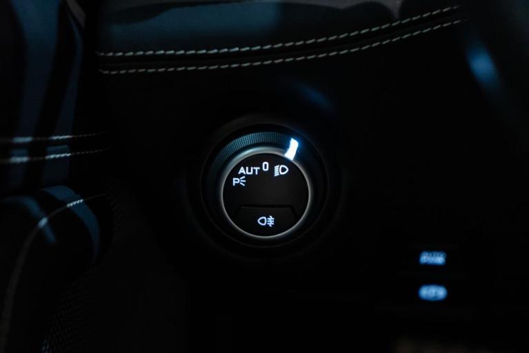 http://www.koenigseggchicago.com/galleria_images/103/103_p38_f.jpg