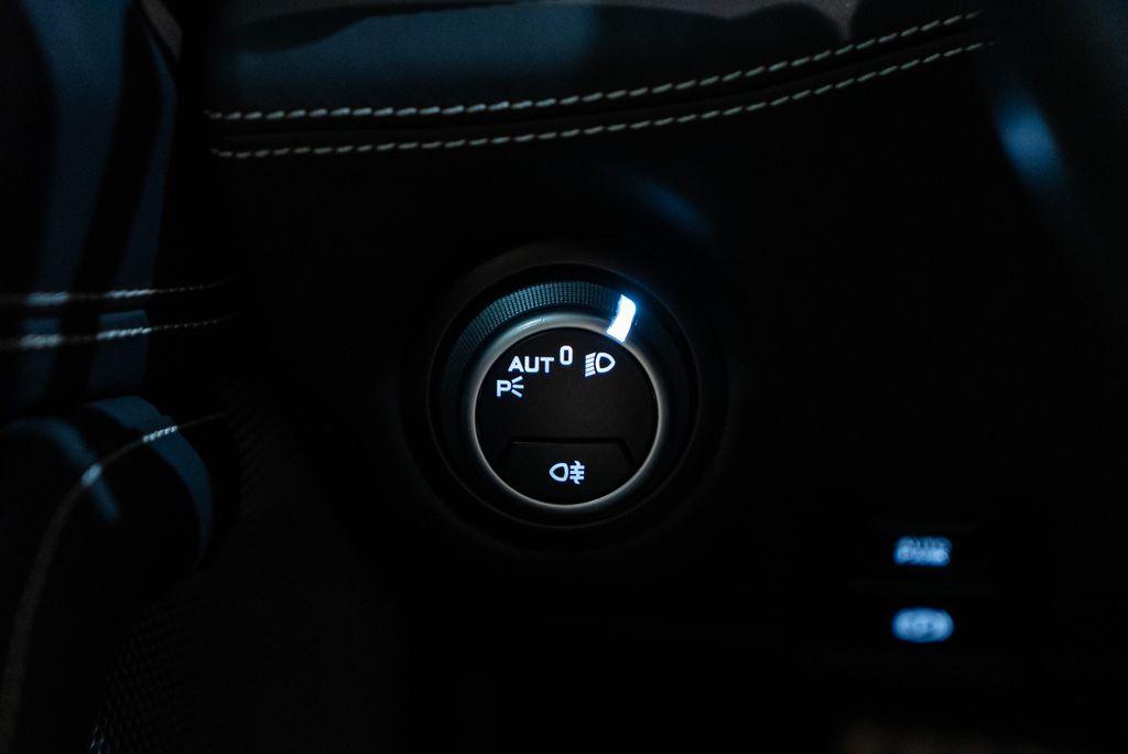 http://www.koenigseggchicago.com/galleria_images/103/103_p38_l.jpg