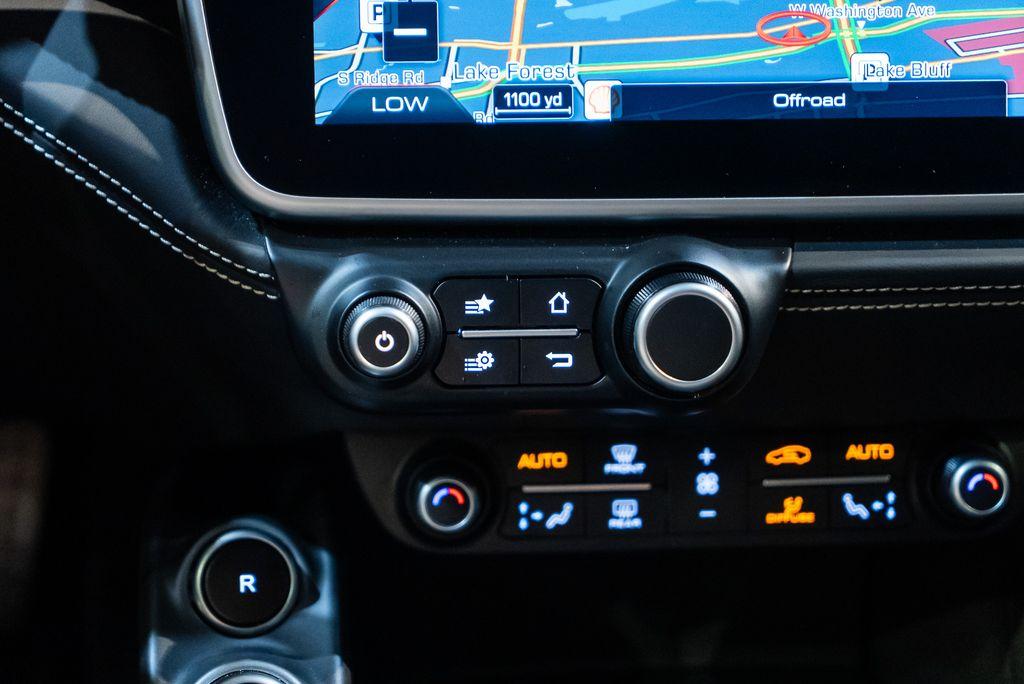 http://www.koenigseggchicago.com/galleria_images/103/103_p44_l.jpg