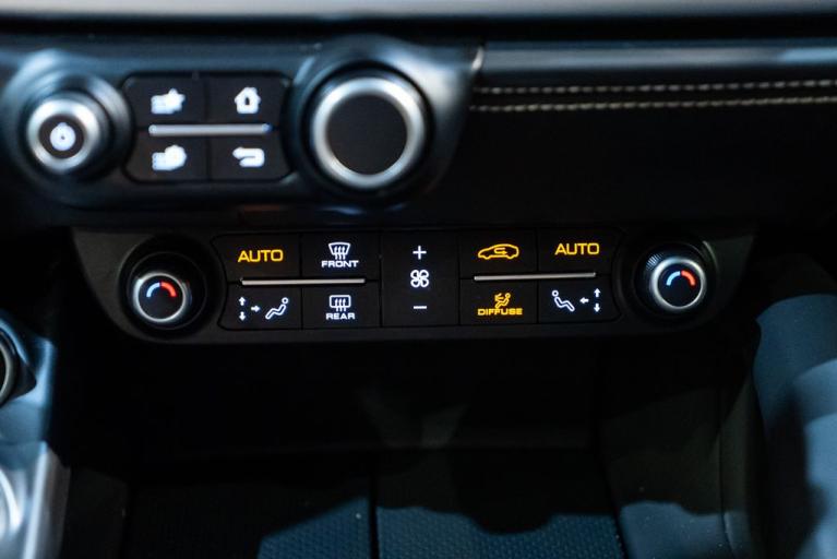 http://www.koenigseggchicago.com/galleria_images/103/103_p45_f.jpg