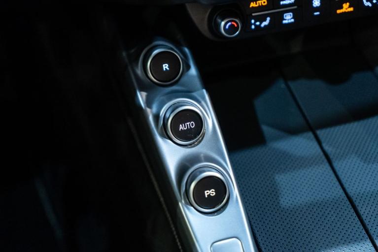 http://www.koenigseggchicago.com/galleria_images/103/103_p46_f.jpg