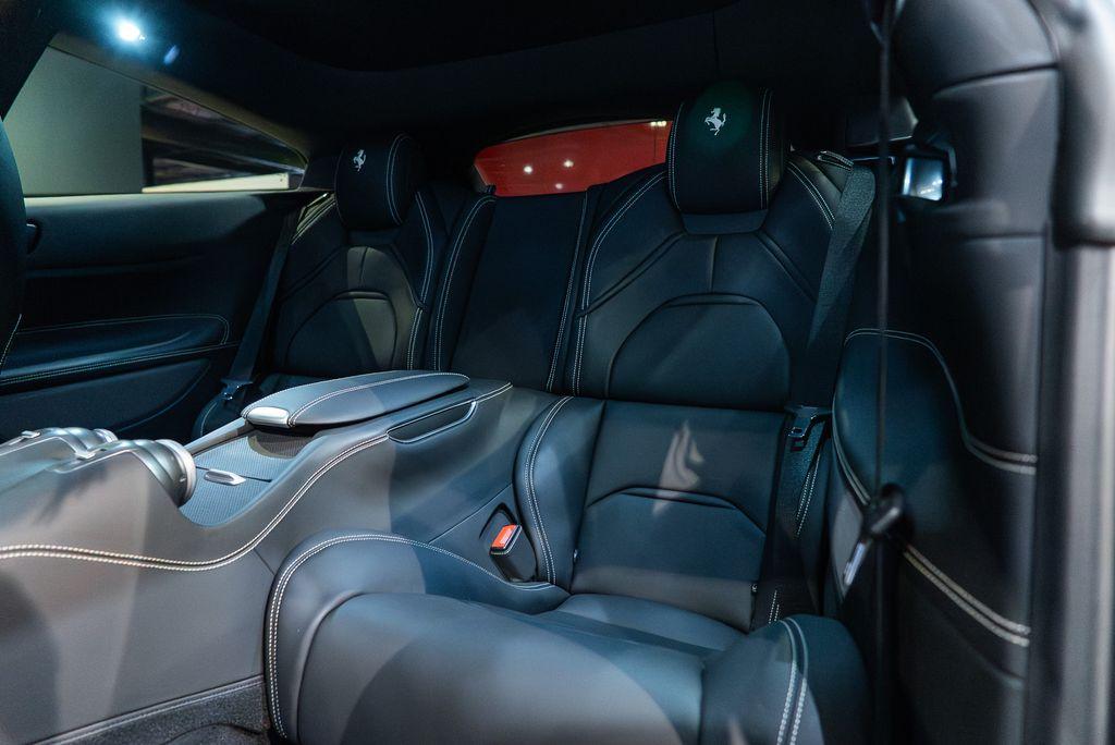 http://www.koenigseggchicago.com/galleria_images/103/103_p49_l.jpg