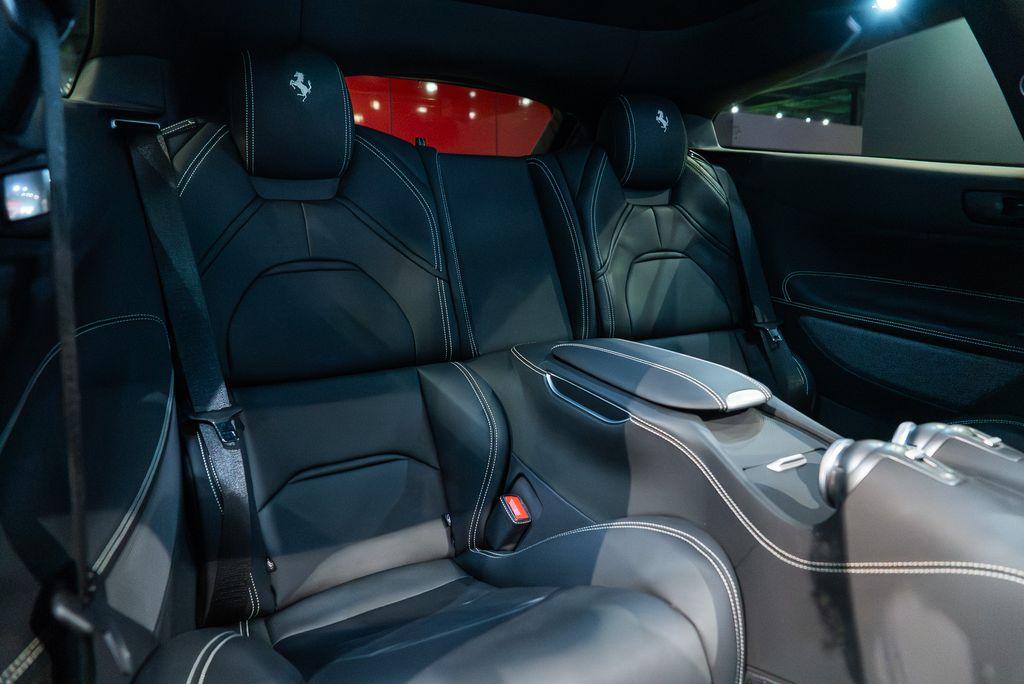 http://www.koenigseggchicago.com/galleria_images/103/103_p51_l.jpg