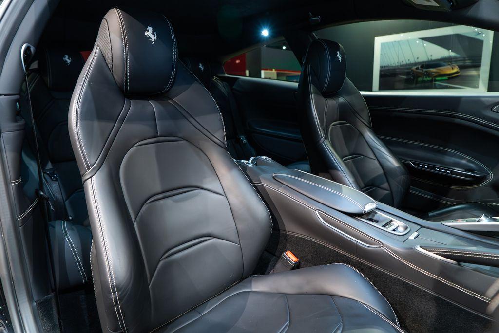http://www.koenigseggchicago.com/galleria_images/103/103_p56_l.jpg