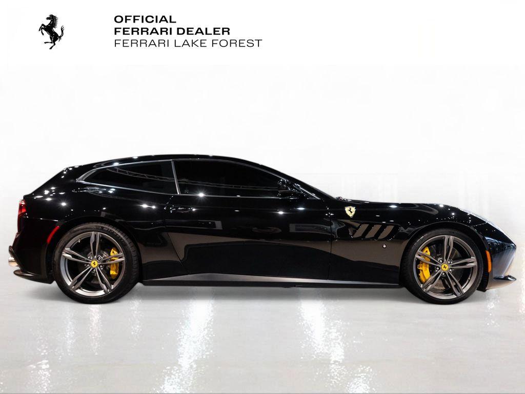 http://www.koenigseggchicago.com/galleria_images/103/103_p9_l.jpg