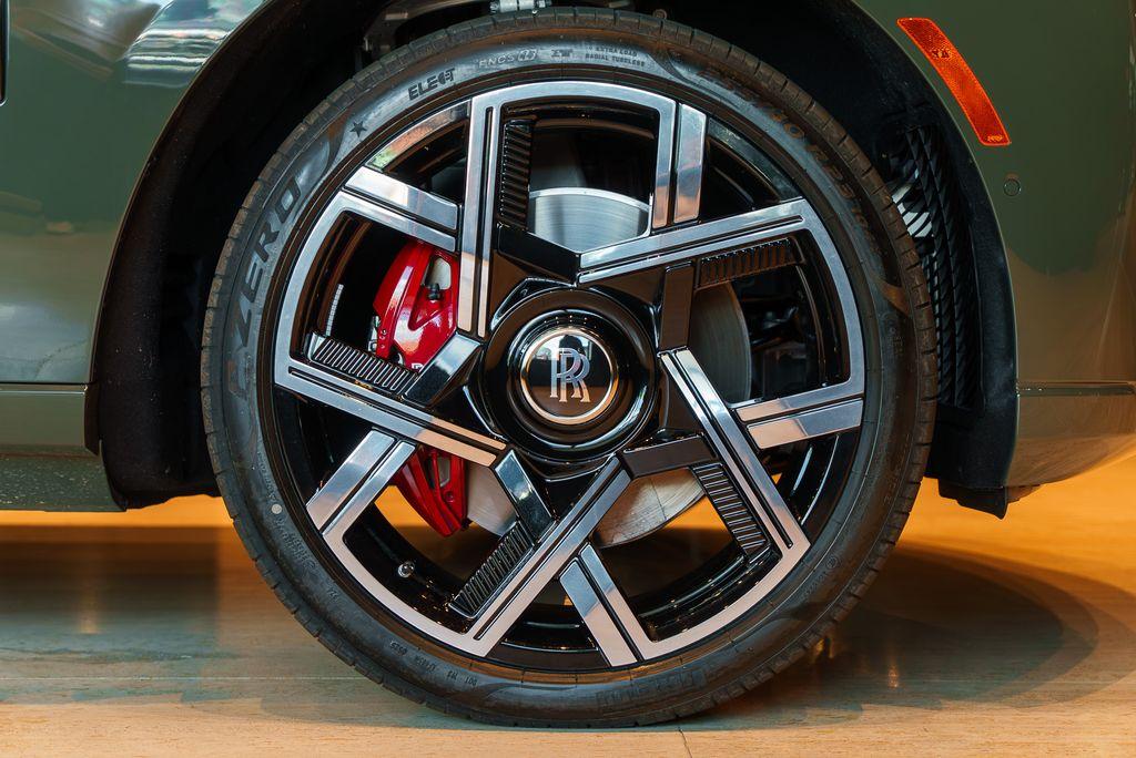 http://www.koenigseggchicago.com/galleria_images/104/104_p13_l.jpg