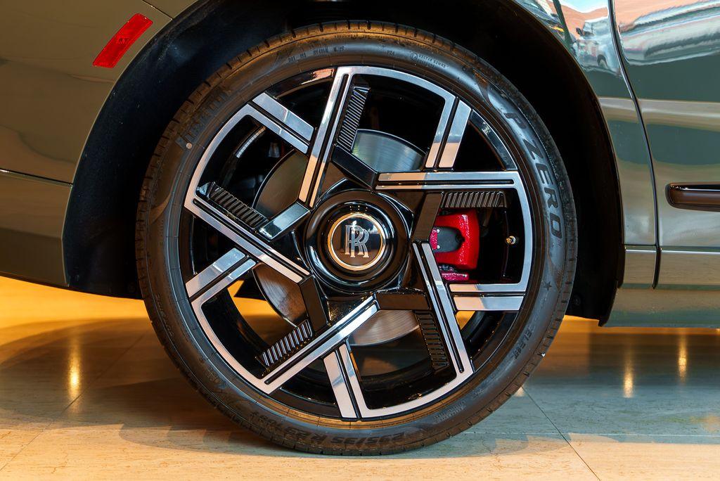 http://www.koenigseggchicago.com/galleria_images/104/104_p14_l.jpg