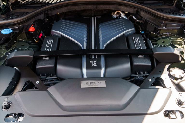 http://www.koenigseggchicago.com/galleria_images/104/104_p19_f.jpg