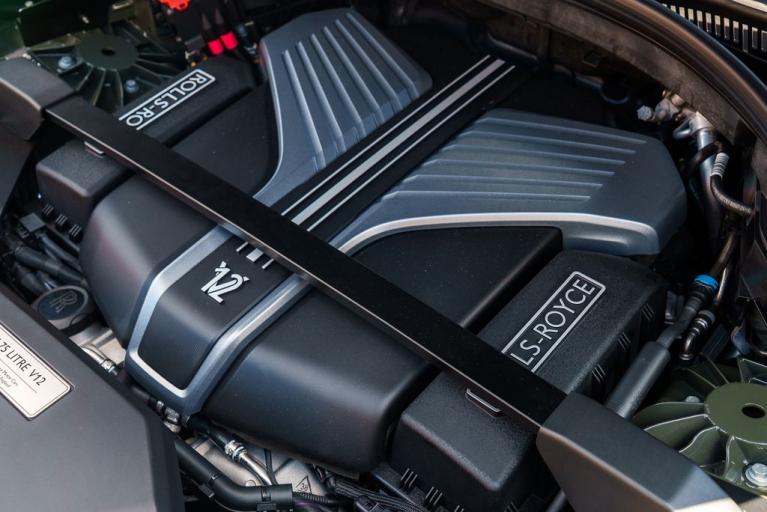 http://www.koenigseggchicago.com/galleria_images/104/104_p20_f.jpg