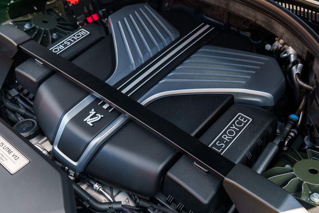 http://www.koenigseggchicago.com/galleria_images/104/104_p20_l.jpg