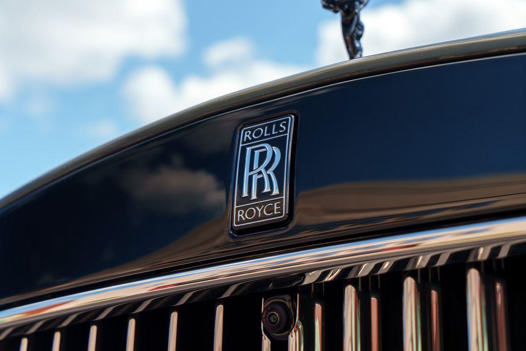 http://www.koenigseggchicago.com/galleria_images/104/104_p23_l.jpg