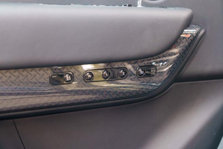 http://www.koenigseggchicago.com/galleria_images/104/104_p39_f.jpg