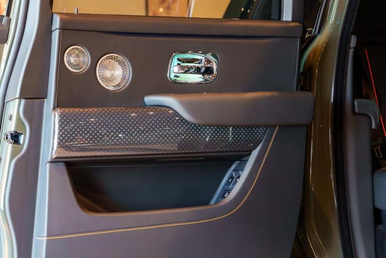 http://www.koenigseggchicago.com/galleria_images/104/104_p44_f.jpg