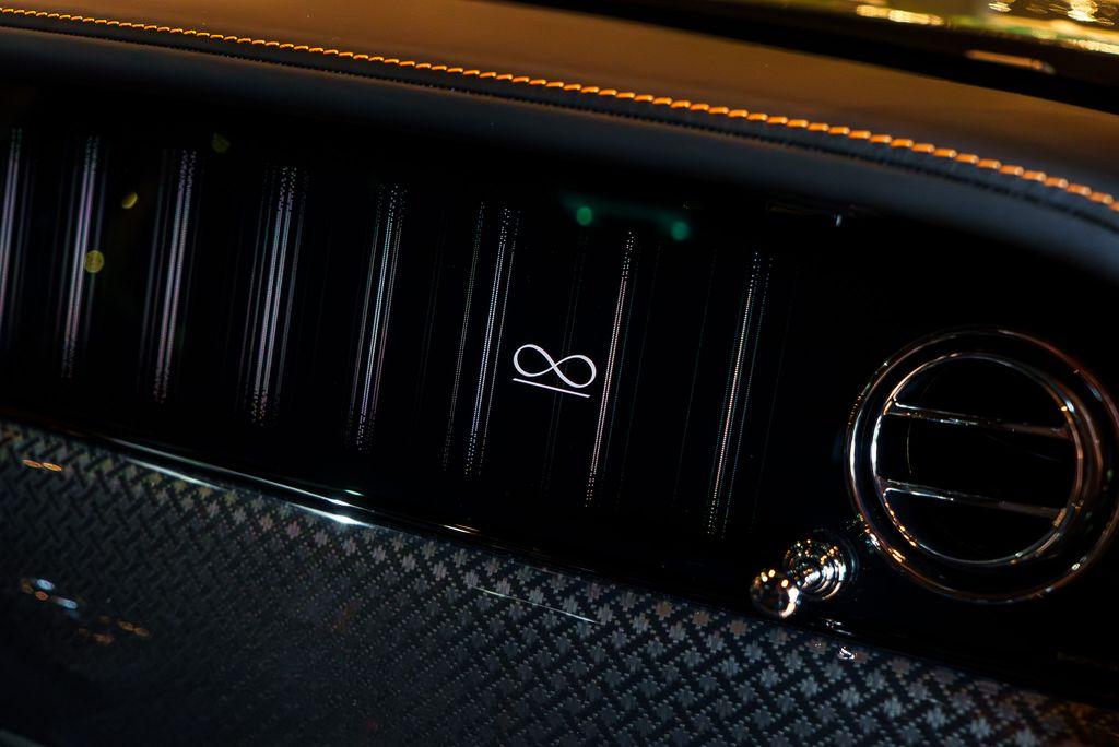 http://www.koenigseggchicago.com/galleria_images/104/104_p49_l.jpg