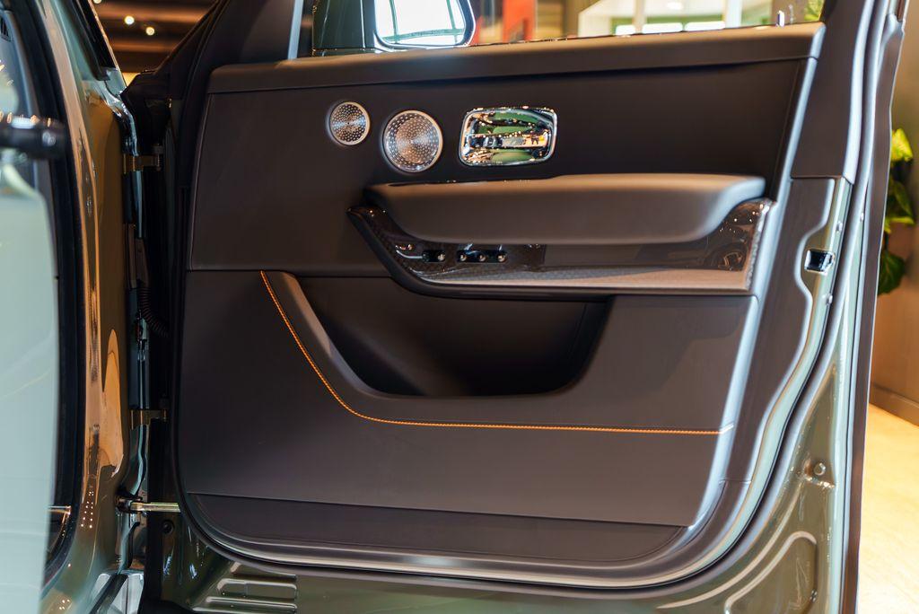http://www.koenigseggchicago.com/galleria_images/104/104_p53_l.jpg