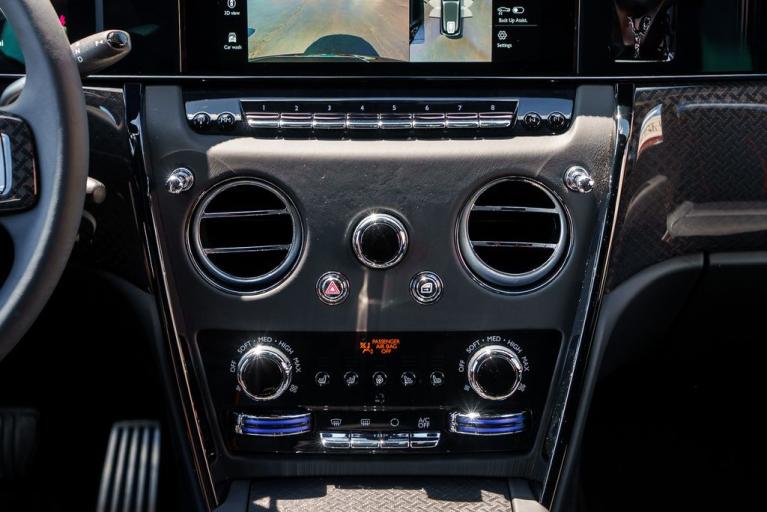 http://www.koenigseggchicago.com/galleria_images/104/104_p56_f.jpg