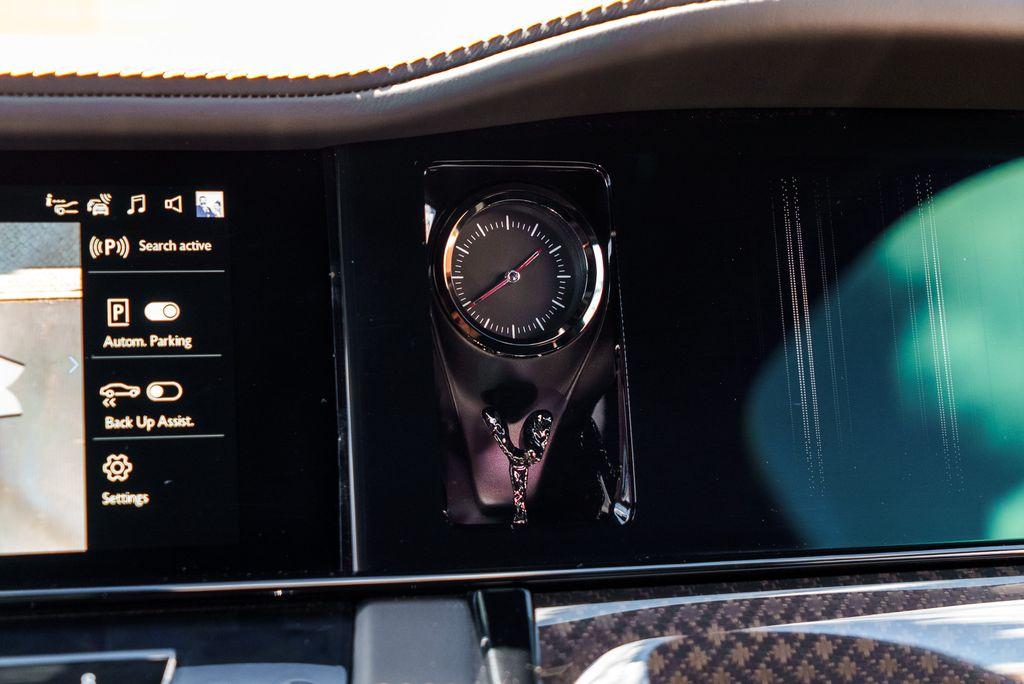 http://www.koenigseggchicago.com/galleria_images/104/104_p59_l.jpg