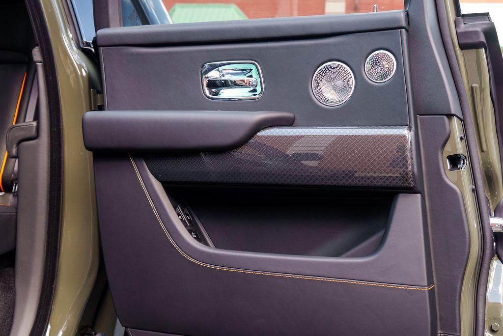 http://www.koenigseggchicago.com/galleria_images/104/104_p61_l.jpg
