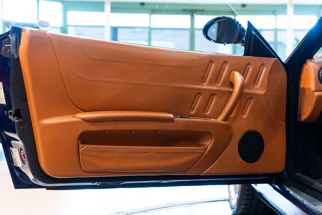 http://www.koenigseggchicago.com/galleria_images/105/105_p21_l.jpg
