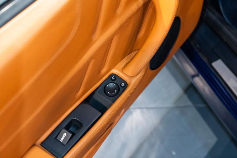 http://www.koenigseggchicago.com/galleria_images/105/105_p22_f.jpg