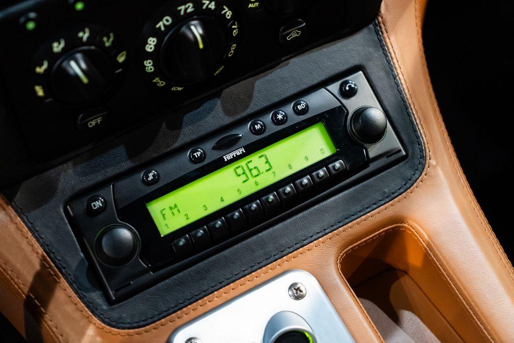 http://www.koenigseggchicago.com/galleria_images/105/105_p35_l.jpg