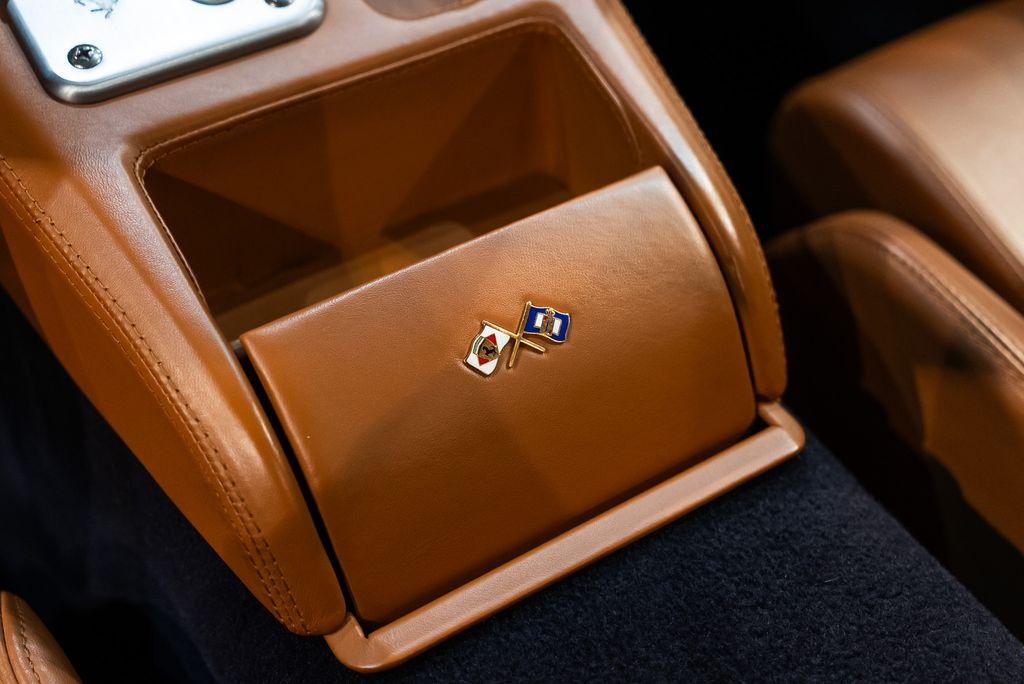 http://www.koenigseggchicago.com/galleria_images/105/105_p38_l.jpg