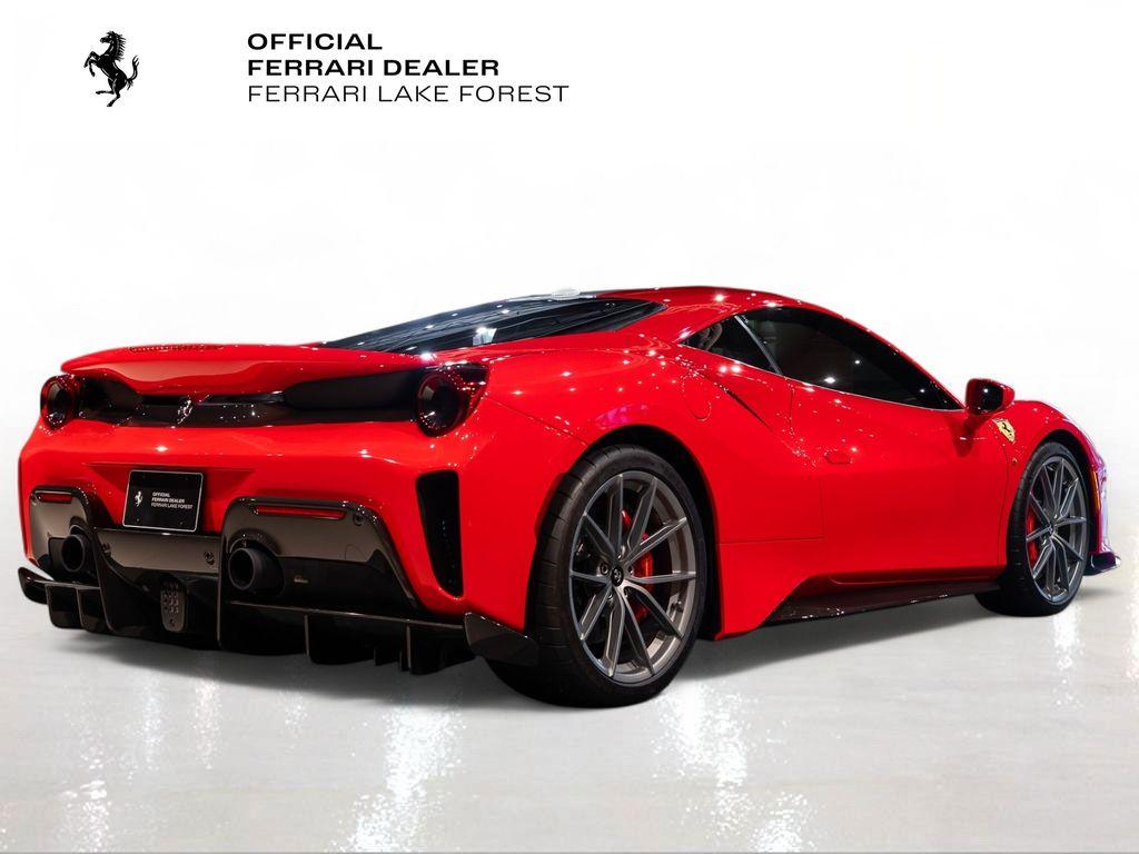 http://www.koenigseggchicago.com/galleria_images/106/106_p10_l.jpg