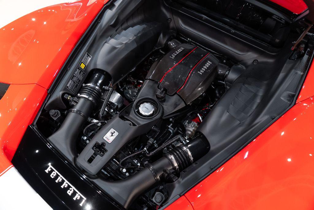 http://www.koenigseggchicago.com/galleria_images/106/106_p21_l.jpg