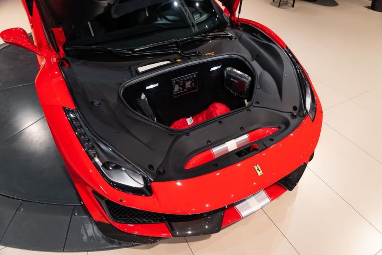 http://www.koenigseggchicago.com/galleria_images/106/106_p22_f.jpg