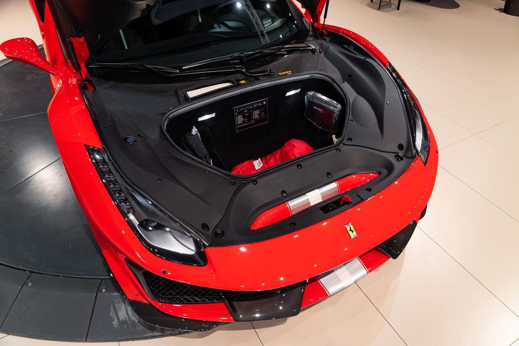 http://www.koenigseggchicago.com/galleria_images/106/106_p22_l.jpg