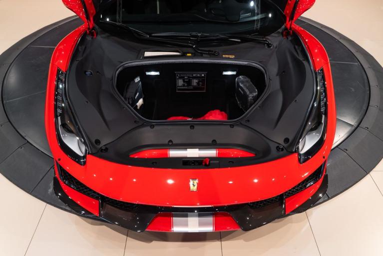 http://www.koenigseggchicago.com/galleria_images/106/106_p23_f.jpg
