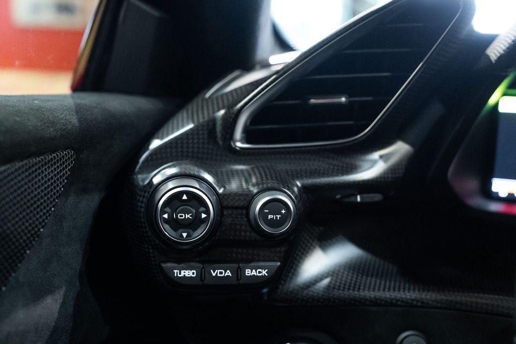 http://www.koenigseggchicago.com/galleria_images/106/106_p36_l.jpg
