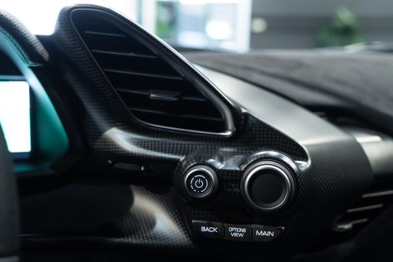 http://www.koenigseggchicago.com/galleria_images/106/106_p38_f.jpg