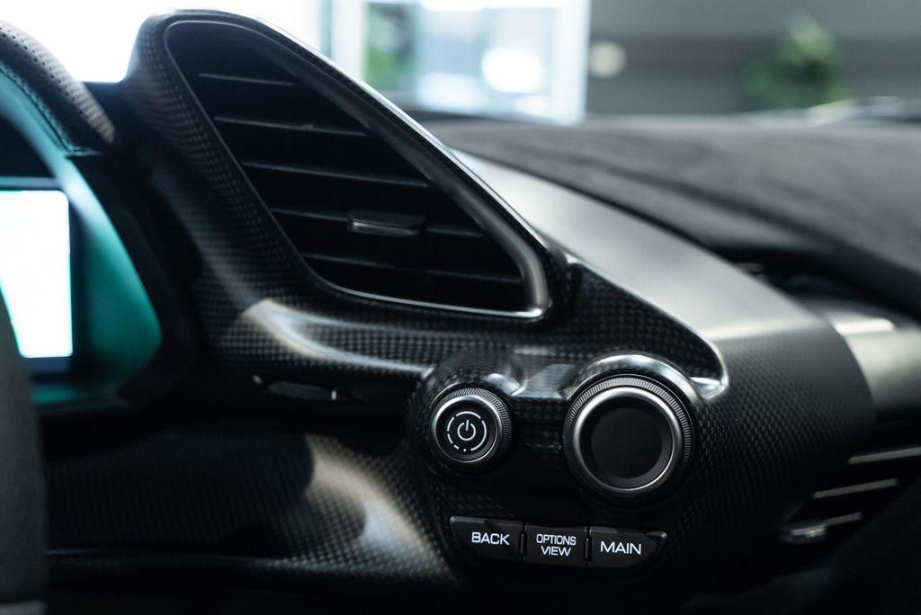 http://www.koenigseggchicago.com/galleria_images/106/106_p38_l.jpg
