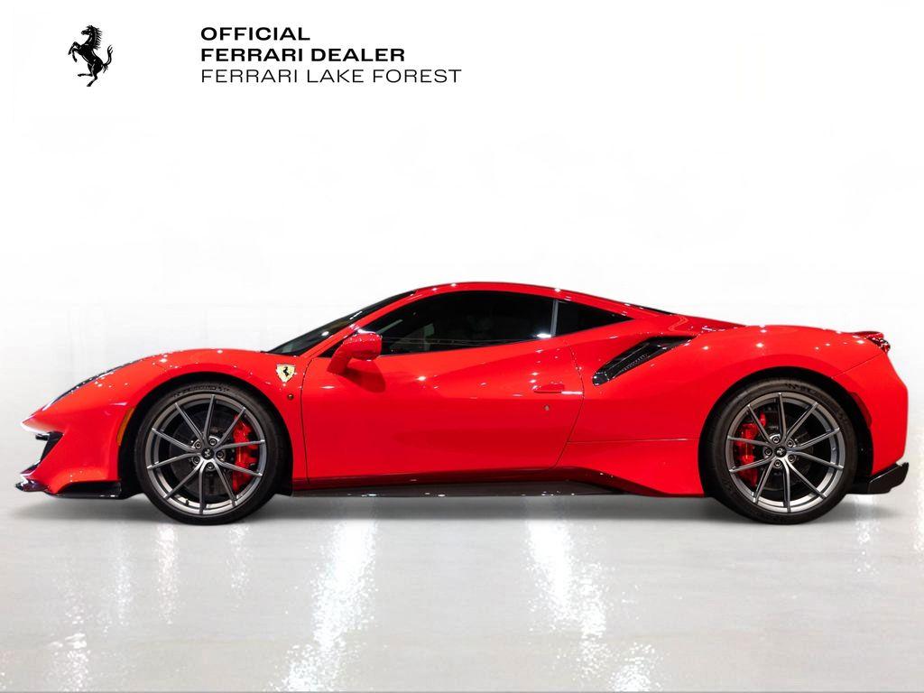 http://www.koenigseggchicago.com/galleria_images/106/106_p3_l.jpg