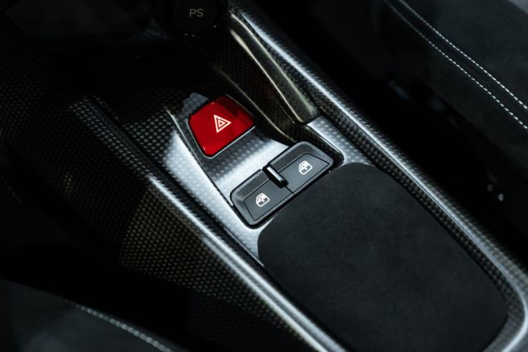 http://www.koenigseggchicago.com/galleria_images/106/106_p42_f.jpg