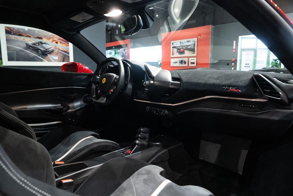 http://www.koenigseggchicago.com/galleria_images/106/106_p47_l.jpg