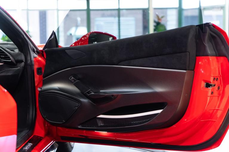 http://www.koenigseggchicago.com/galleria_images/106/106_p50_f.jpg