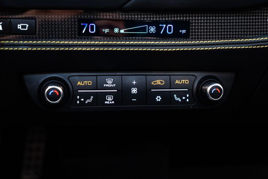 http://www.koenigseggchicago.com/galleria_images/107/107_p20_l.jpg