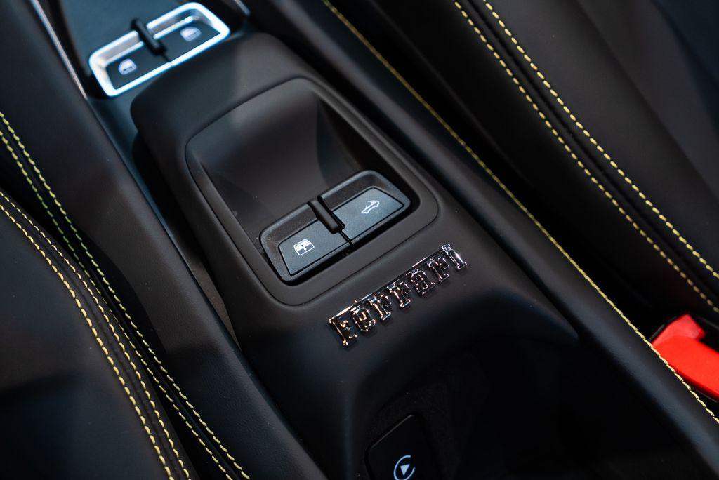 http://www.koenigseggchicago.com/galleria_images/107/107_p22_l.jpg