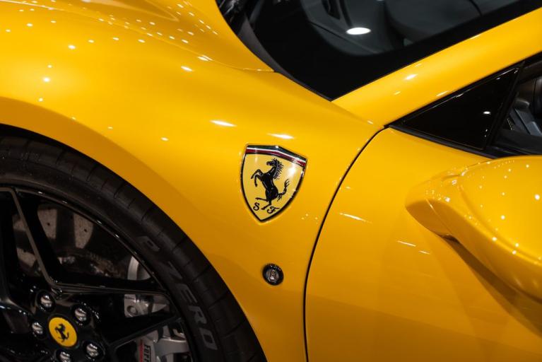 http://www.koenigseggchicago.com/galleria_images/107/107_p31_f.jpg