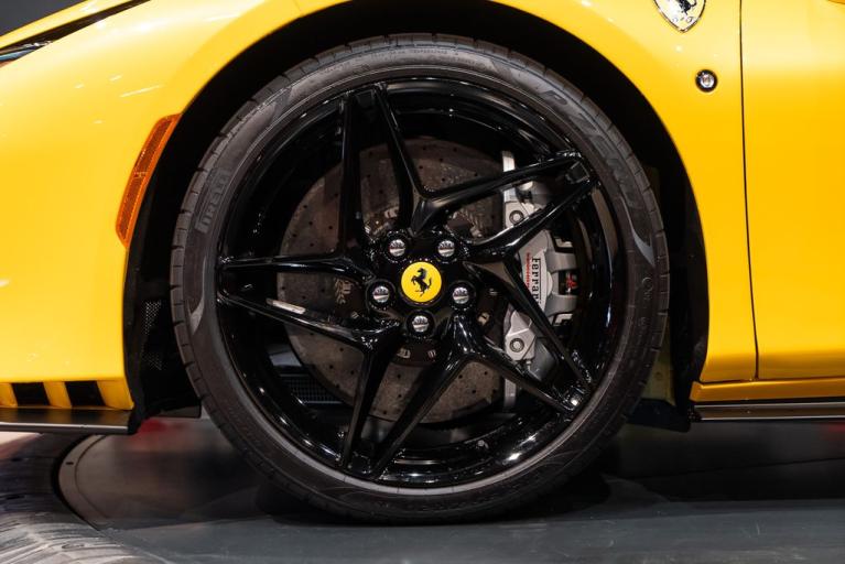 http://www.koenigseggchicago.com/galleria_images/107/107_p32_f.jpg