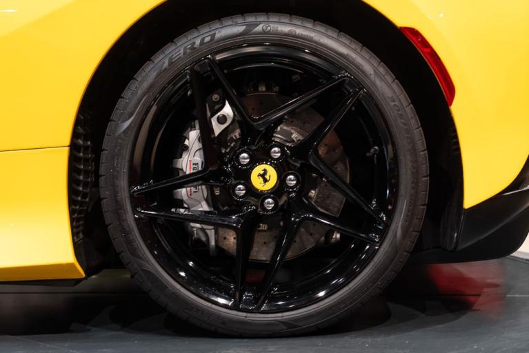 http://www.koenigseggchicago.com/galleria_images/107/107_p33_f.jpg