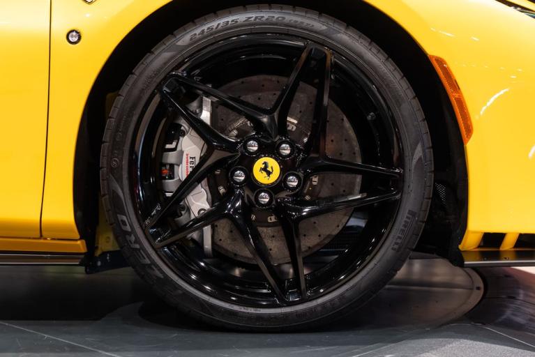 http://www.koenigseggchicago.com/galleria_images/107/107_p35_f.jpg