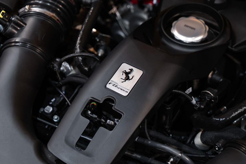 http://www.koenigseggchicago.com/galleria_images/107/107_p39_l.jpg