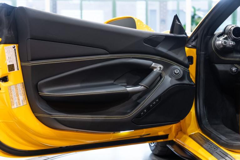 http://www.koenigseggchicago.com/galleria_images/107/107_p42_f.jpg