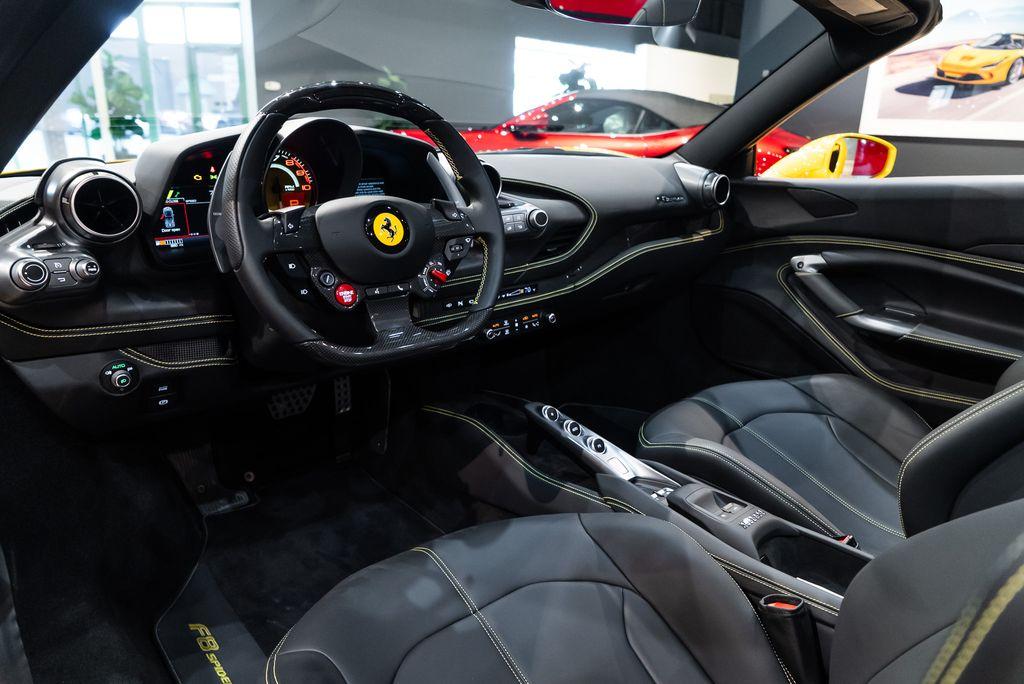 http://www.koenigseggchicago.com/galleria_images/107/107_p44_l.jpg