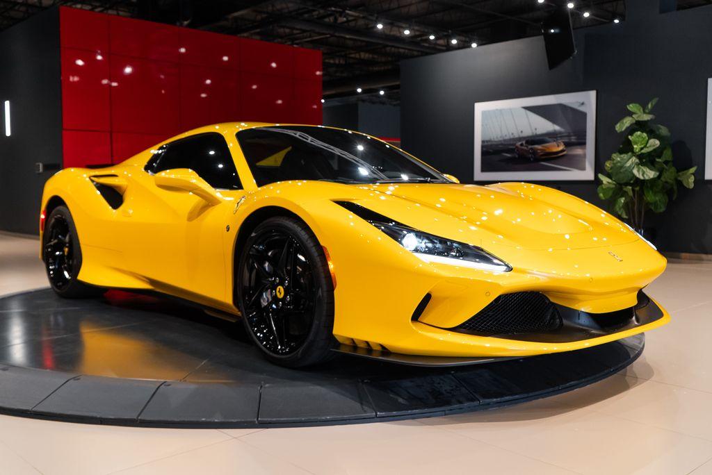 http://www.koenigseggchicago.com/galleria_images/107/107_p45_l.jpg