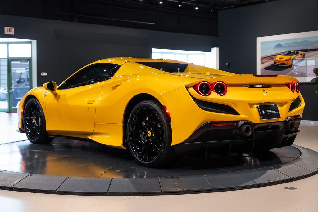 http://www.koenigseggchicago.com/galleria_images/107/107_p47_l.jpg