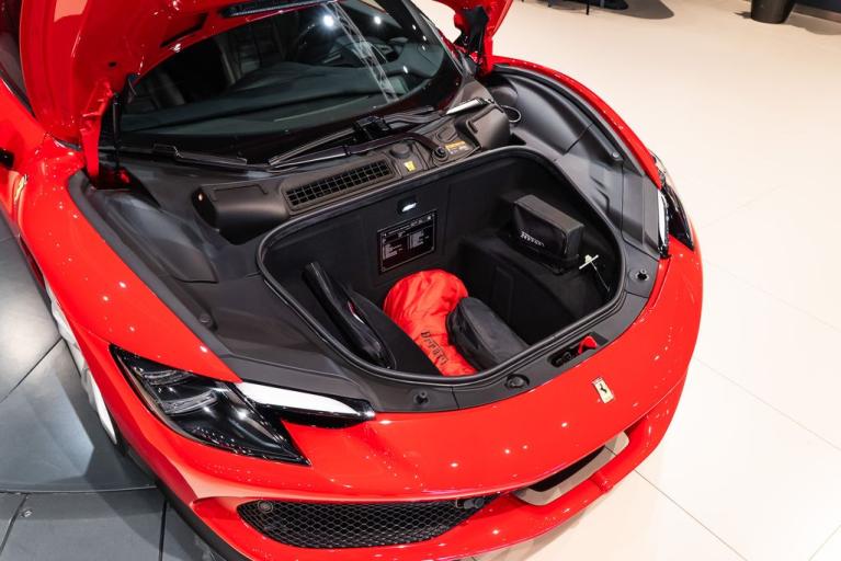 http://www.koenigseggchicago.com/galleria_images/108/108_p19_f.jpg
